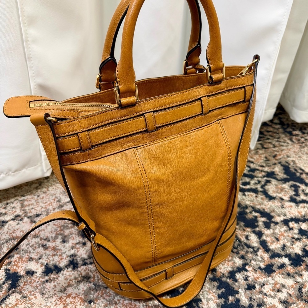 MICHAEL Michael Kors ‘Kingsbury’ Large Bucket Tote in Tan Leather - Picture 8 of 13